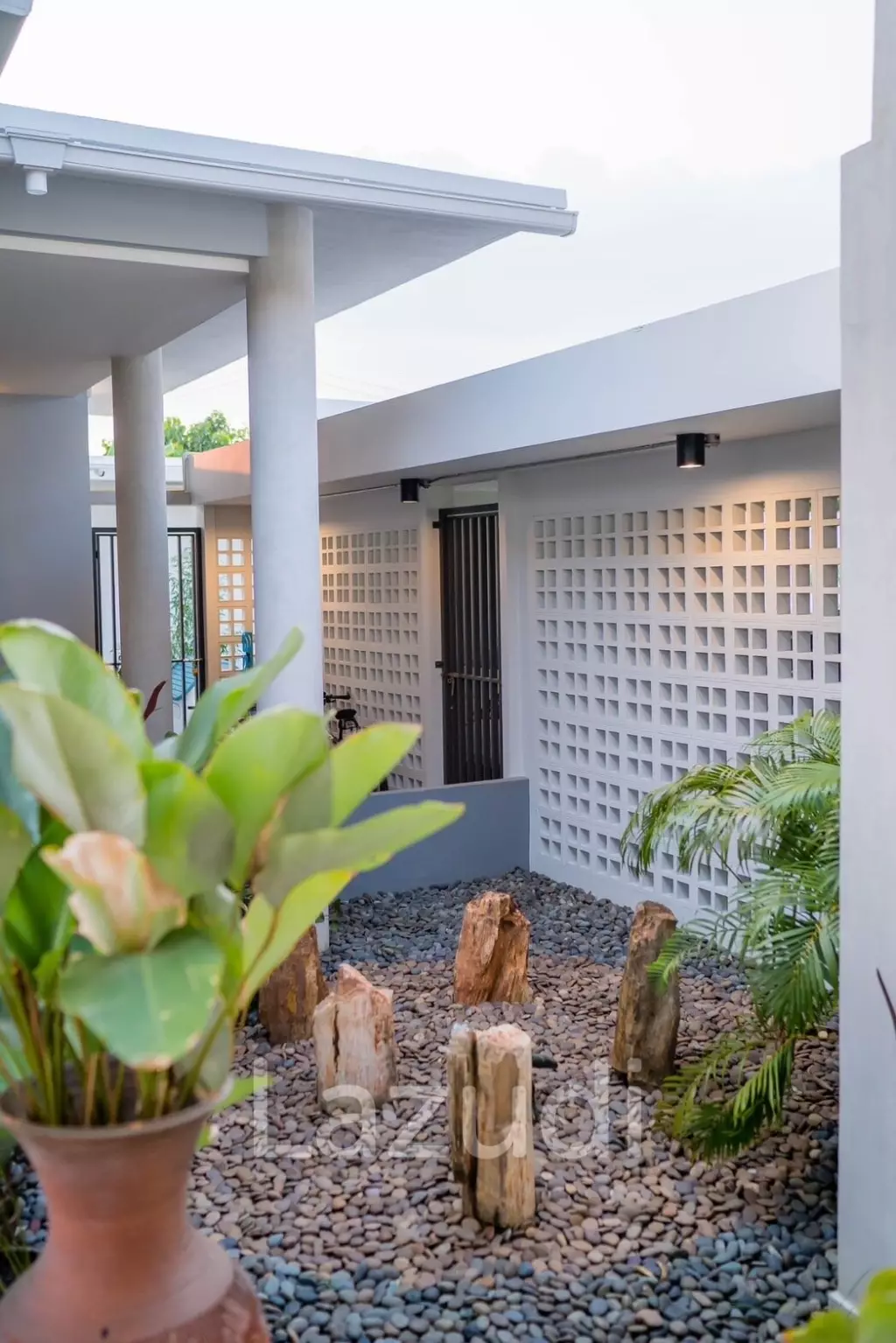 4 Bedrooms 4 Bathrooms 968 SQ.M Huai Yai.