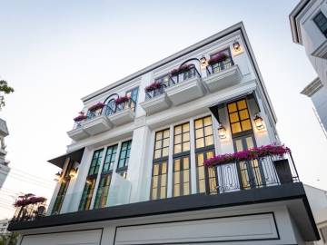 3 Bed 6 Bath 253 SQ.M Maison Blanche
