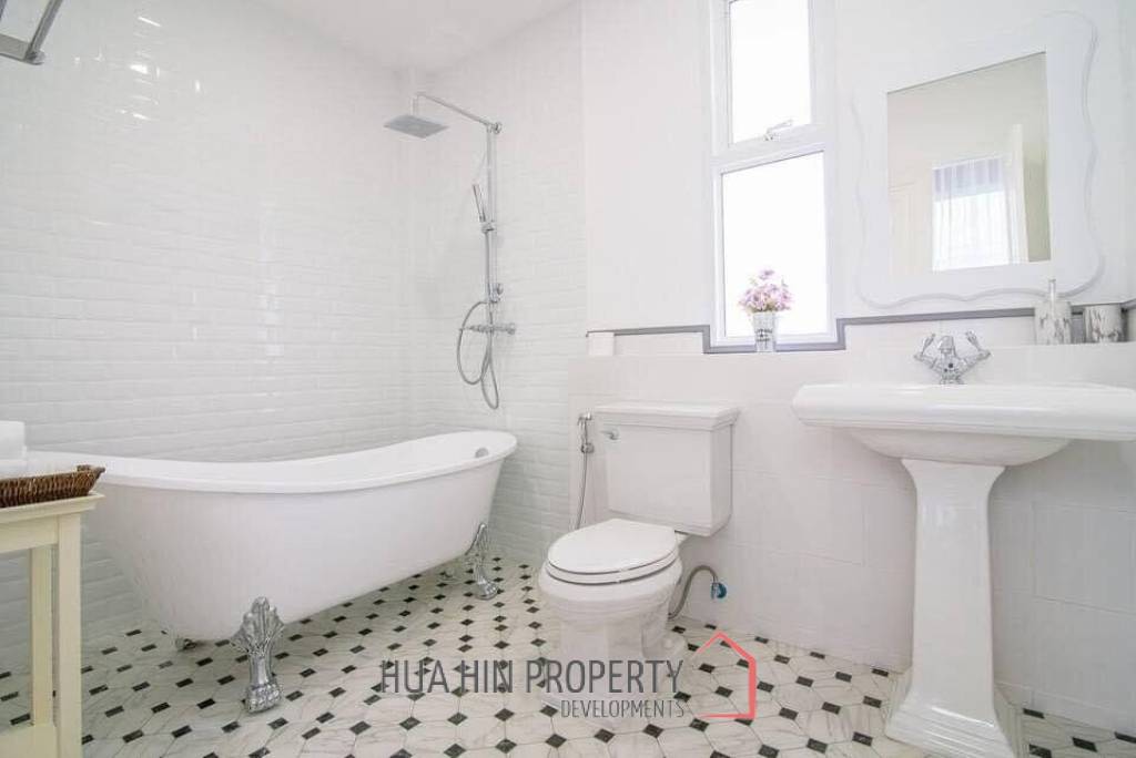 MARVIN POOL VILLA : Modern 3 Bed Pool Villa for sale