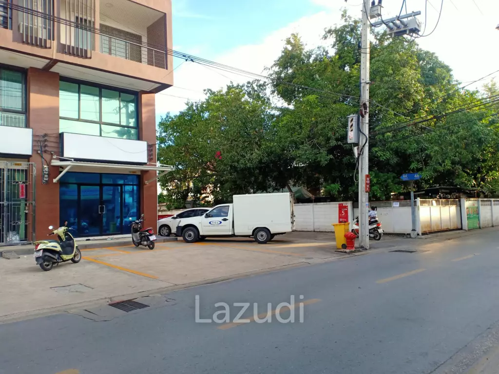 Prime Retail and Residential Space in Bang Chak