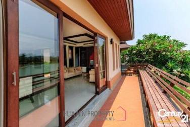 3 Bed Lake Front Villa nr the Beach