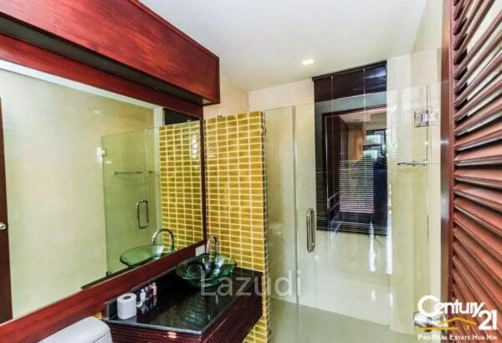 3 Bed Lake Front Villa nr the Beach