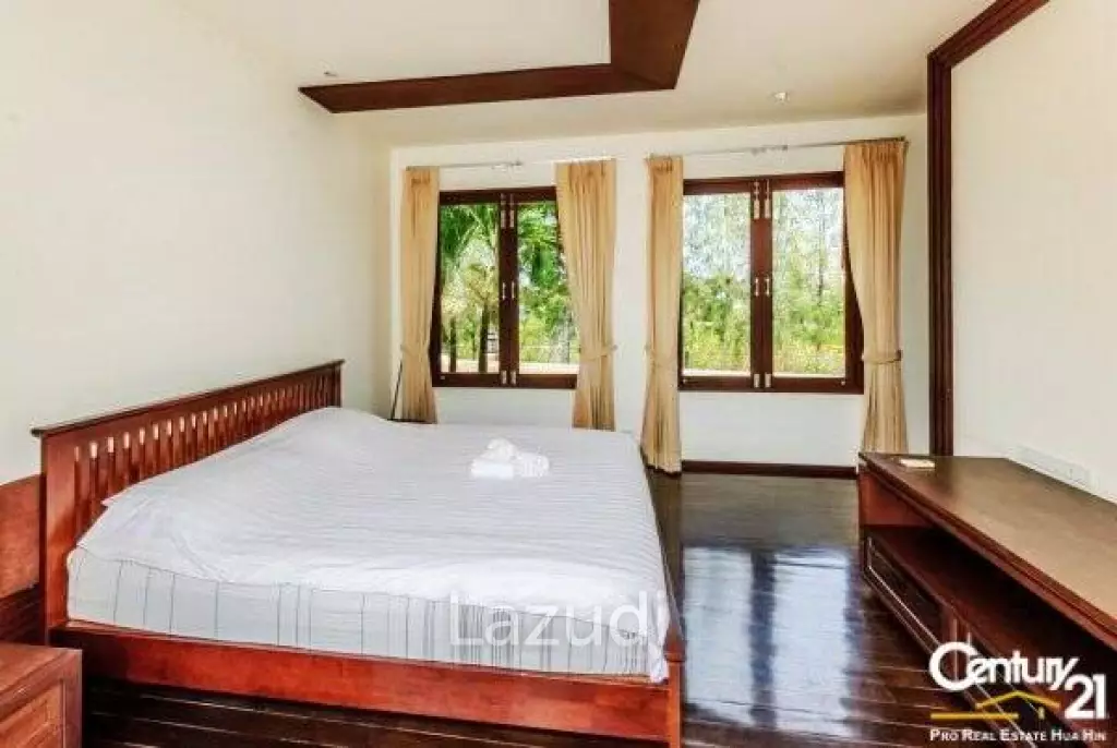 3 Bed Lake Front Villa nr the Beach