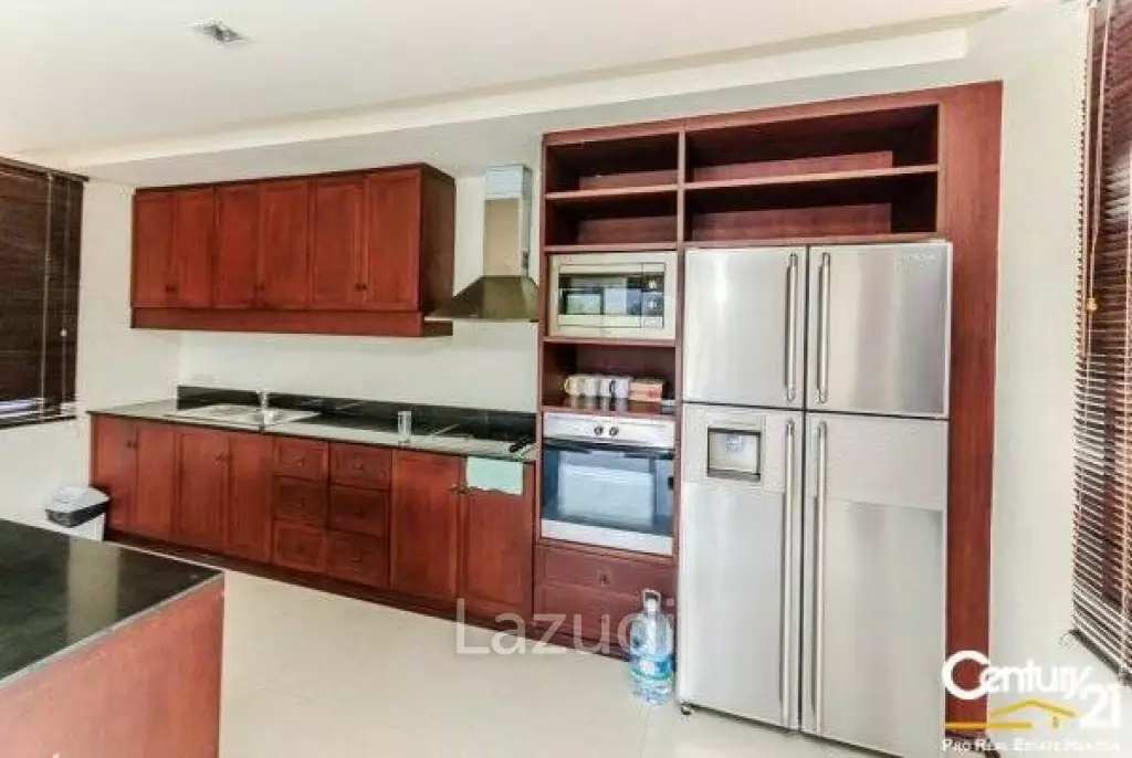 3 Bed Lake Front Villa nr the Beach