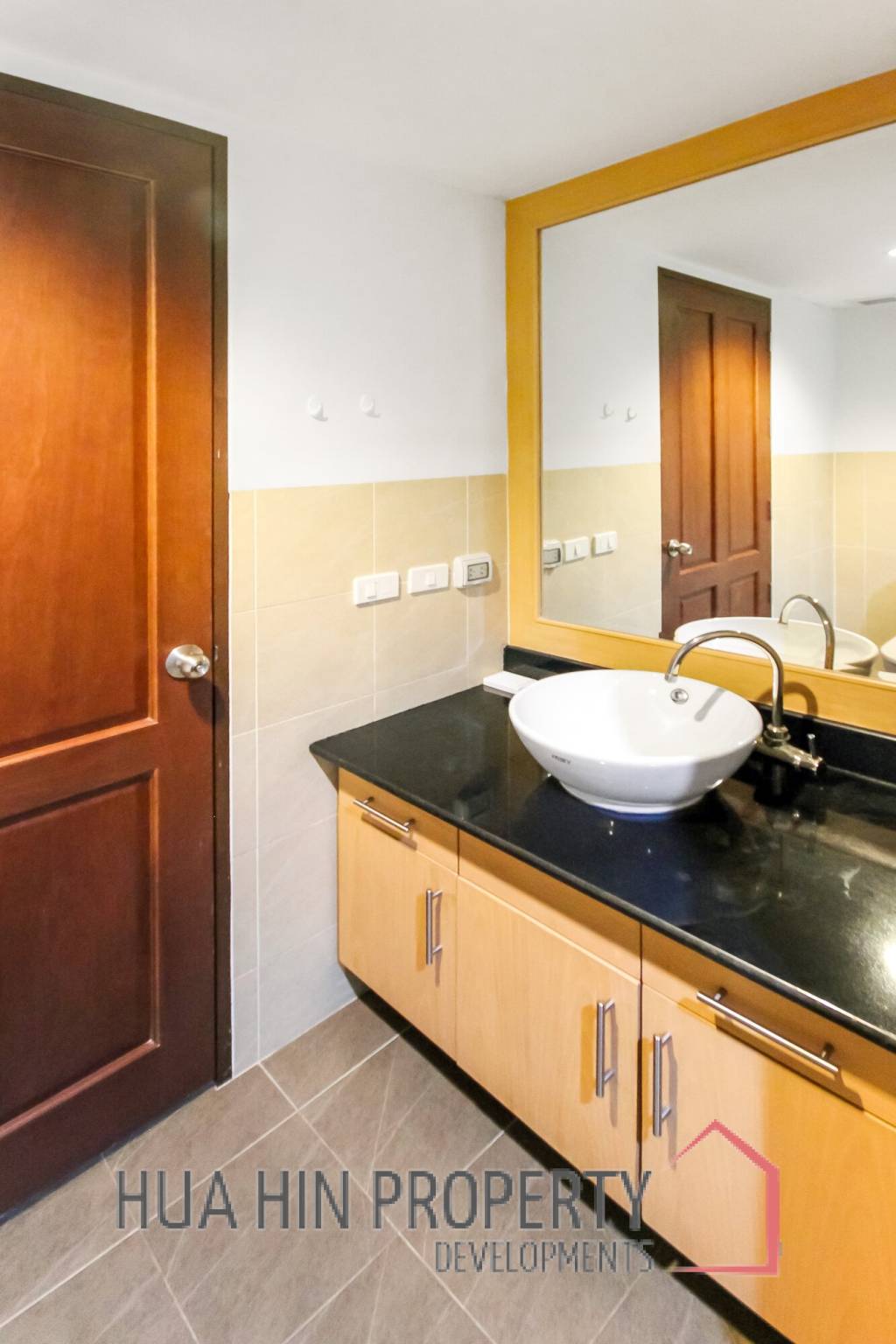 Big 3 Bedroom Condo With Great Views