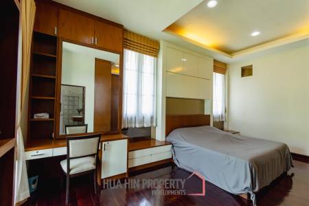 LARGE 6 BED HOUSE FOR SALE ON A 5 RAI PROPERTY WITH A FISHING POND