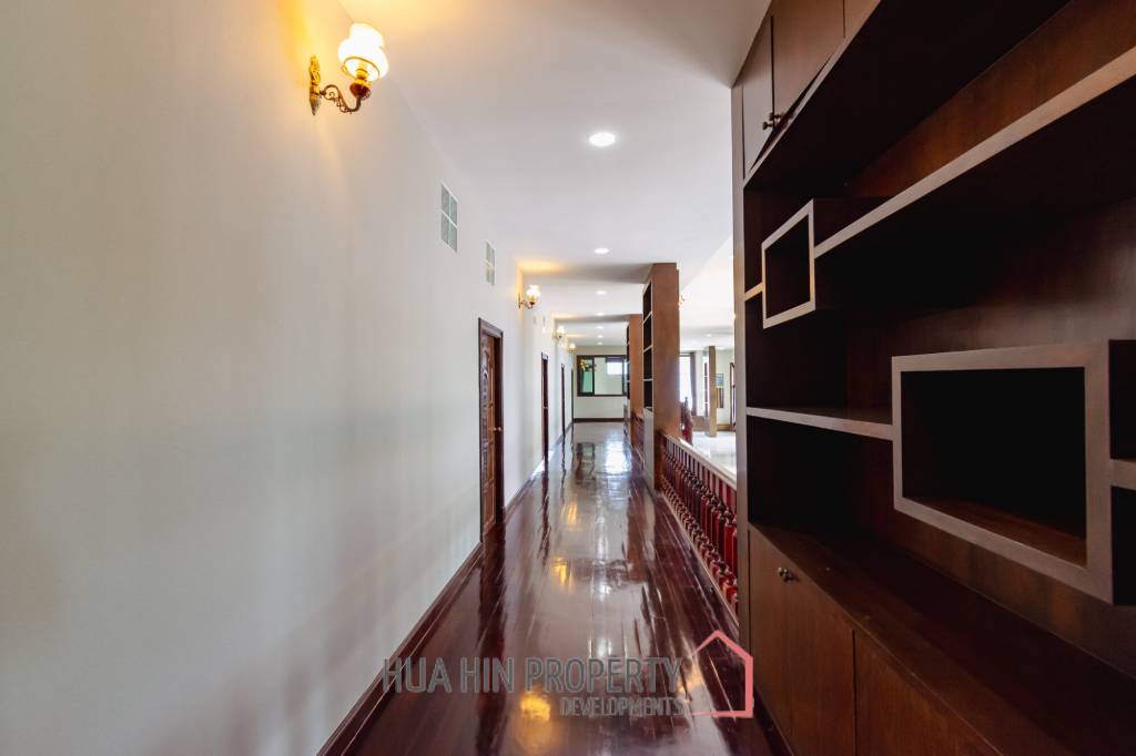 LARGE 6 BED HOUSE FOR SALE ON A 5 RAI PROPERTY WITH A FISHING POND