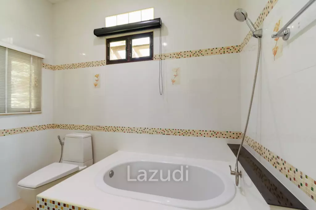 LARGE 6 BED HOUSE FOR SALE ON A 5 RAI PROPERTY WITH A FISHING POND