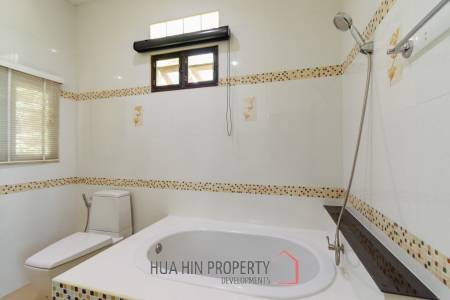 LARGE 6 BED HOUSE FOR SALE ON A 5 RAI PROPERTY WITH A FISHING POND