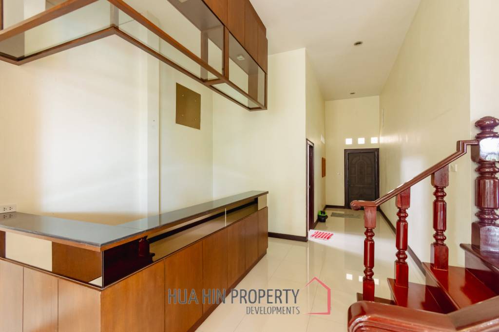 LARGE 6 BED HOUSE FOR SALE ON A 5 RAI PROPERTY WITH A FISHING POND