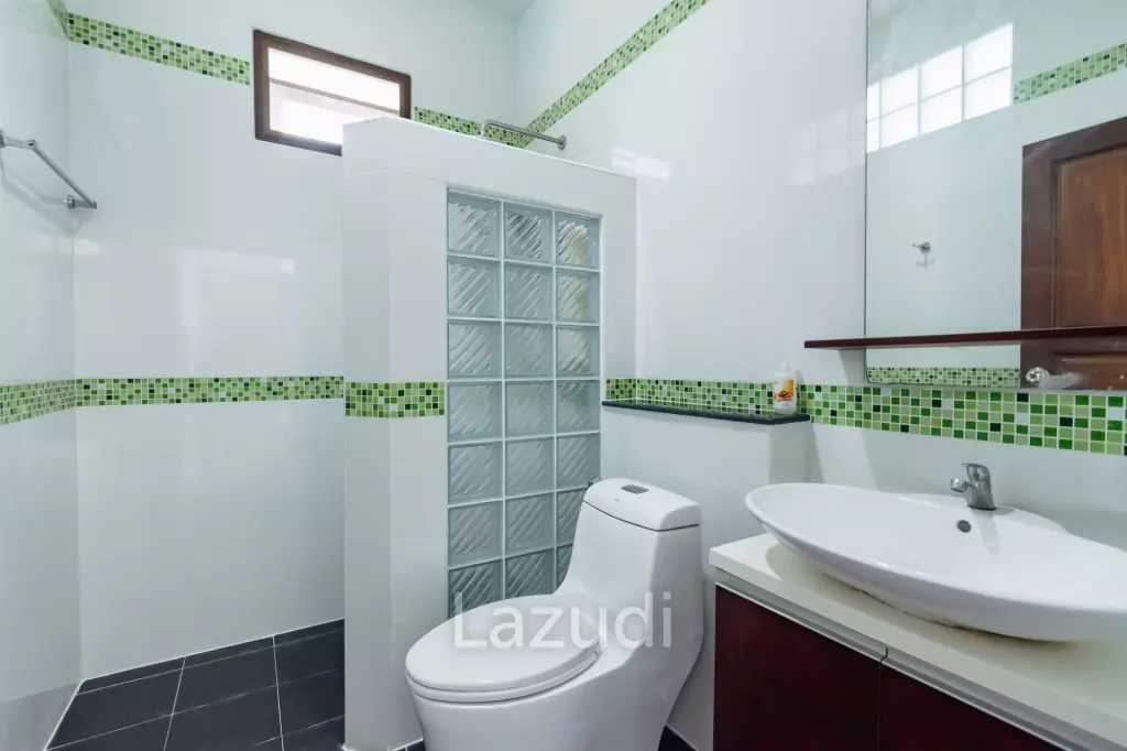 LARGE 6 BED HOUSE FOR SALE ON A 5 RAI PROPERTY WITH A FISHING POND
