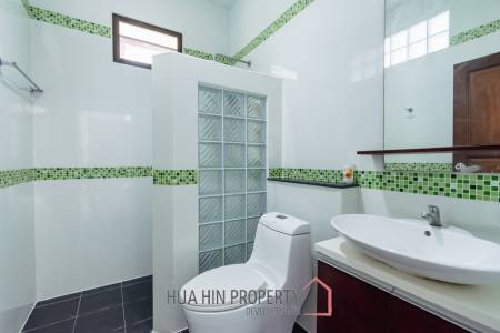 LARGE 6 BED HOUSE FOR SALE ON A 5 RAI PROPERTY WITH A FISHING POND