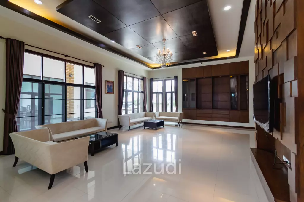 LARGE 6 BED HOUSE FOR SALE ON A 5 RAI PROPERTY WITH A FISHING POND