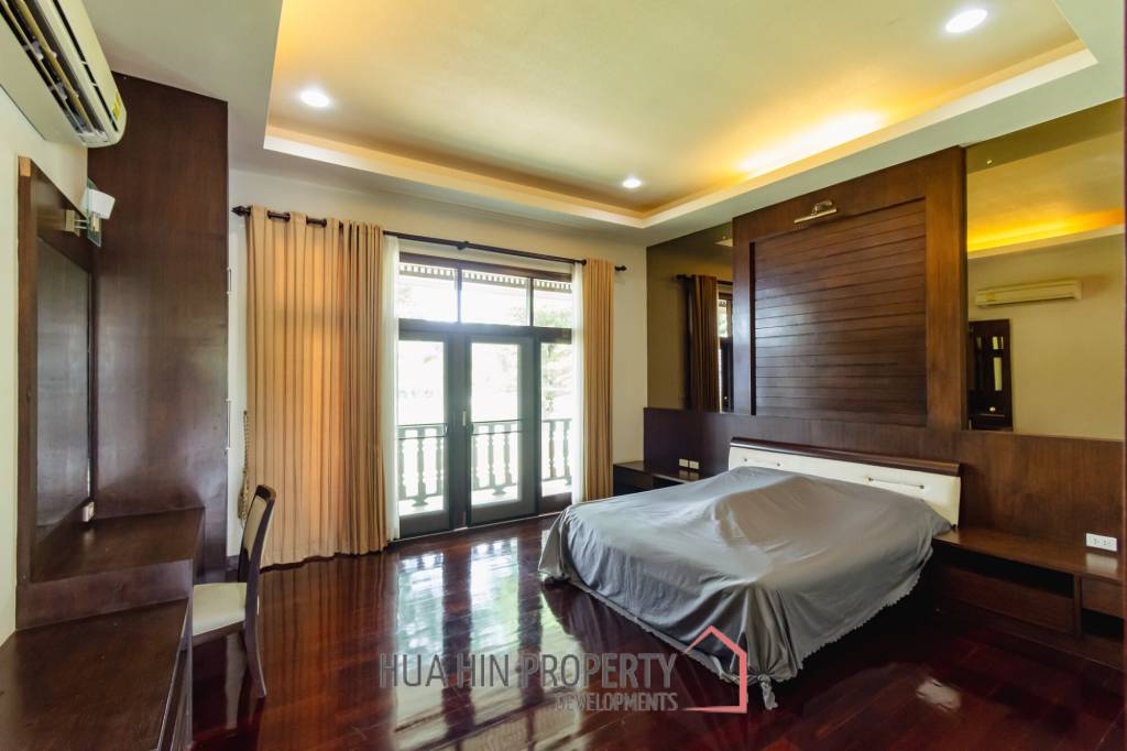 LARGE 6 BED HOUSE FOR SALE ON A 5 RAI PROPERTY WITH A FISHING POND