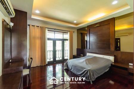 LARGE 6 BED HOUSE FOR SALE ON A 5 RAI PROPERTY WITH A FISHING POND