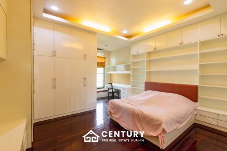 LARGE 6 BED HOUSE FOR SALE ON A 5 RAI PROPERTY WITH A FISHING POND