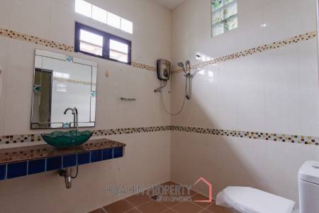 LARGE 6 BED HOUSE FOR SALE ON A 5 RAI PROPERTY WITH A FISHING POND