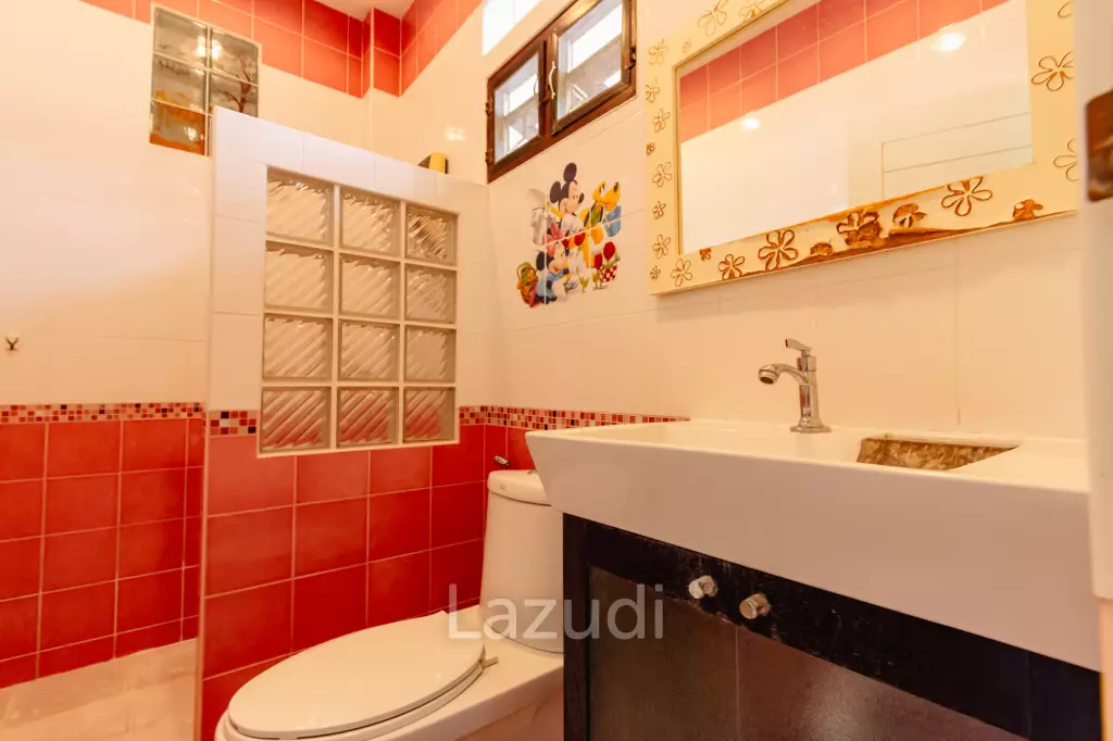 LARGE 6 BED HOUSE FOR SALE ON A 5 RAI PROPERTY WITH A FISHING POND
