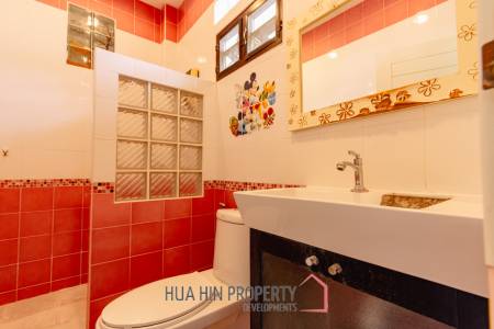 LARGE 6 BED HOUSE FOR SALE ON A 5 RAI PROPERTY WITH A FISHING POND