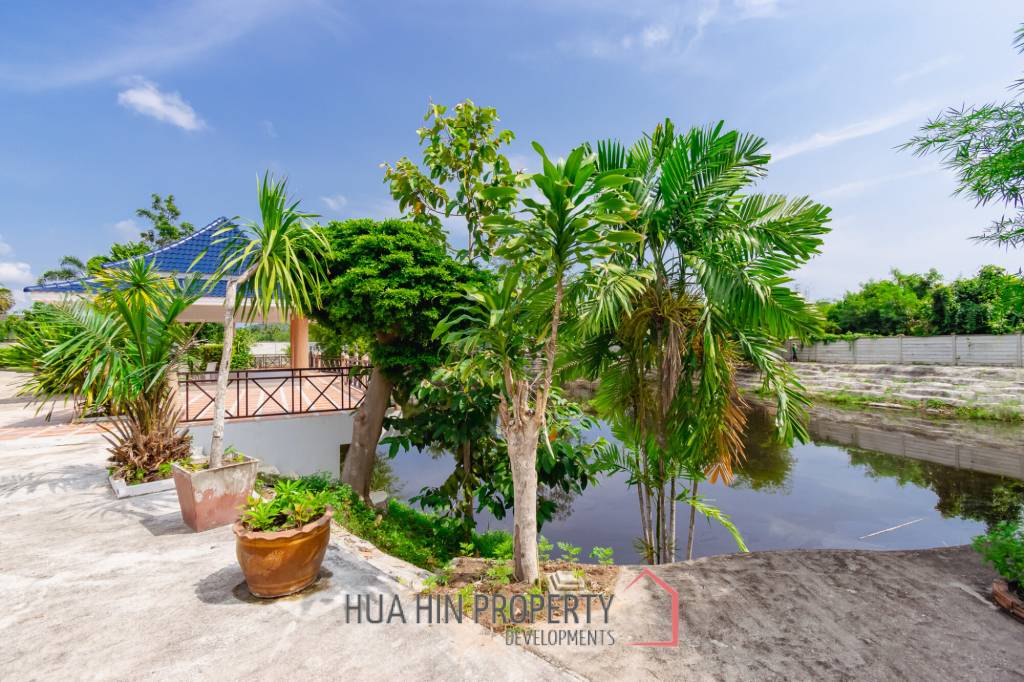 LARGE 6 BED HOUSE FOR SALE ON A 5 RAI PROPERTY WITH A FISHING POND