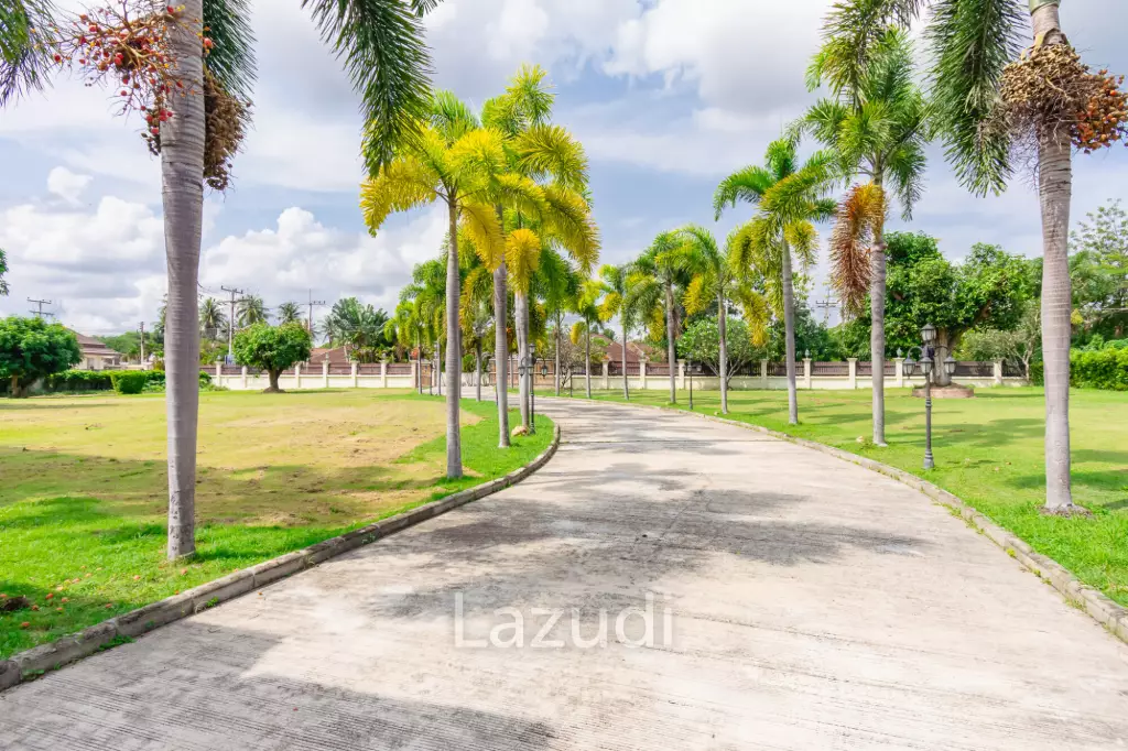 LARGE 6 BED HOUSE FOR SALE ON A 5 RAI PROPERTY WITH A FISHING POND