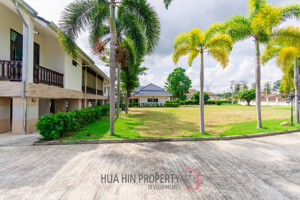 LARGE 6 BED HOUSE FOR SALE ON A 5 RAI PROPERTY WITH A FISHING POND