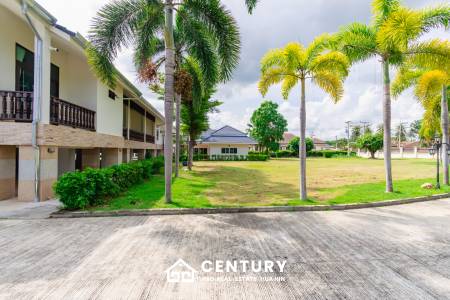 LARGE 6 BED HOUSE FOR SALE ON A 5 RAI PROPERTY WITH A FISHING POND