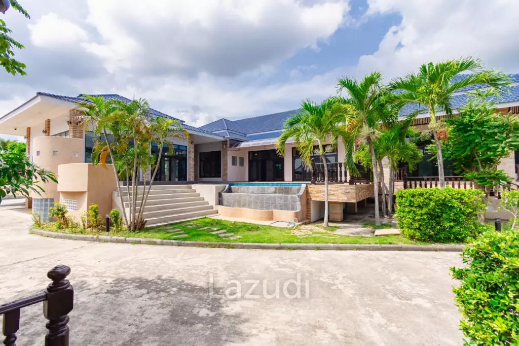 LARGE 6 BED HOUSE FOR SALE ON A 5 RAI PROPERTY WITH A FISHING POND