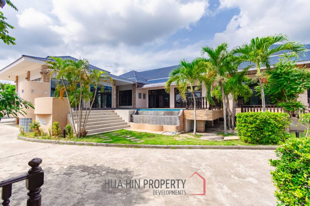 LARGE 6 BED HOUSE FOR SALE ON A 5 RAI PROPERTY WITH A FISHING POND