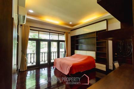 LARGE 6 BED HOUSE FOR SALE ON A 5 RAI PROPERTY WITH A FISHING POND