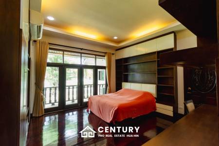 LARGE 6 BED HOUSE FOR SALE ON A 5 RAI PROPERTY WITH A FISHING POND