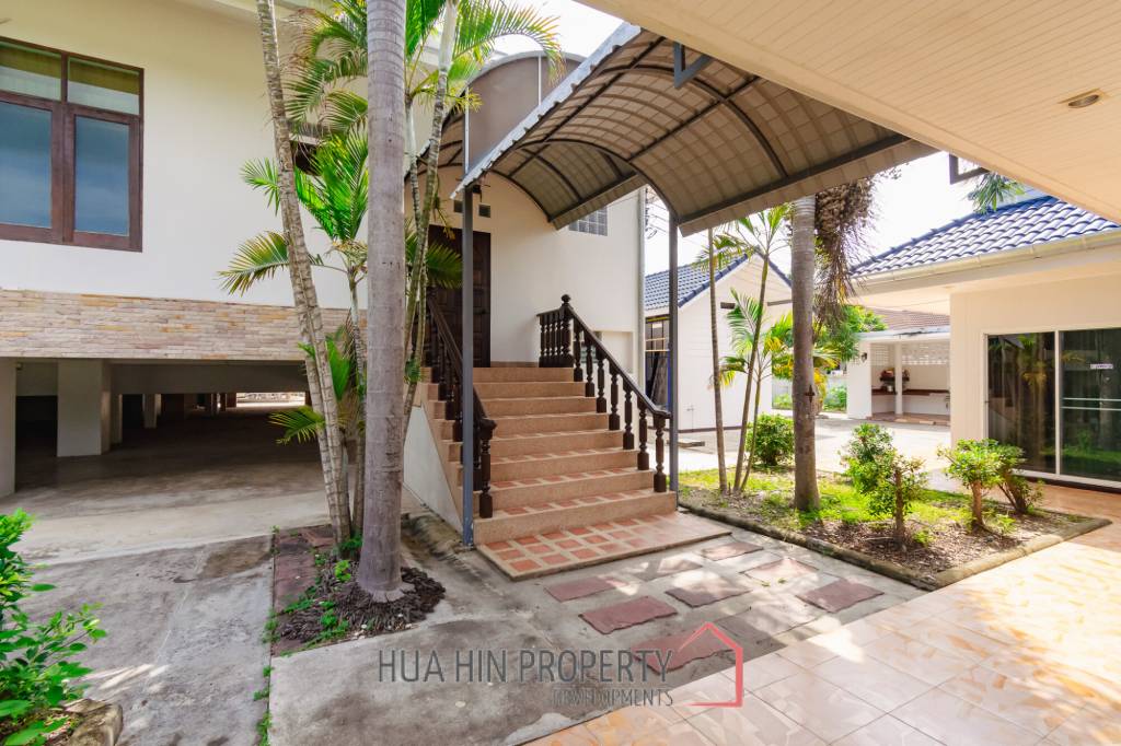 LARGE 6 BED HOUSE FOR SALE ON A 5 RAI PROPERTY WITH A FISHING POND