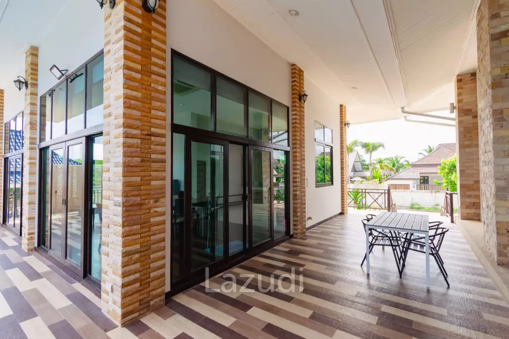 LARGE 6 BED HOUSE FOR SALE ON A 5 RAI PROPERTY WITH A FISHING POND