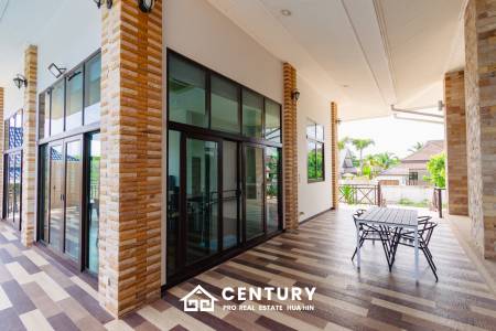 LARGE 6 BED HOUSE FOR SALE ON A 5 RAI PROPERTY WITH A FISHING POND