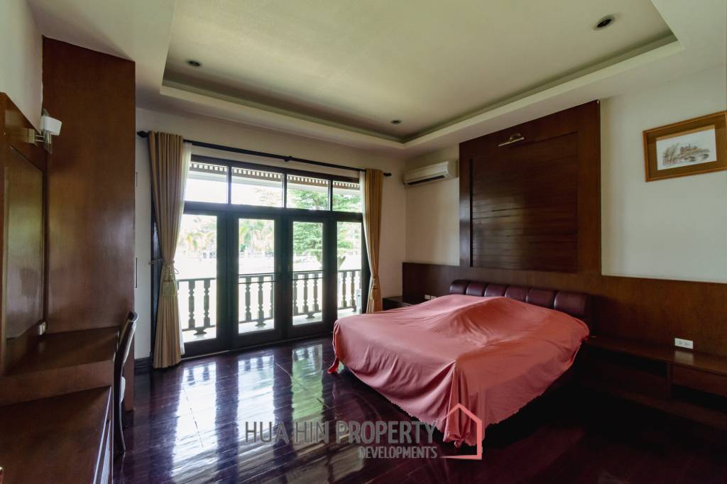 LARGE 6 BED HOUSE FOR SALE ON A 5 RAI PROPERTY WITH A FISHING POND