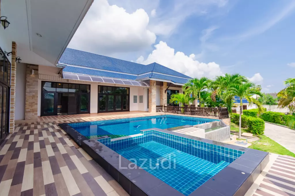 LARGE 6 BED HOUSE FOR SALE ON A 5 RAI PROPERTY WITH A FISHING POND