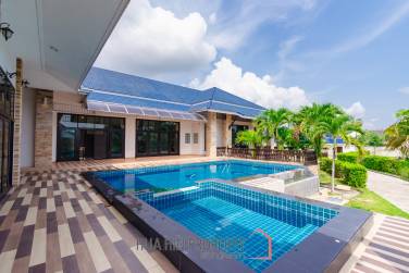 LARGE 6 BED HOUSE FOR SALE ON A 5 RAI PROPERTY WITH A FISHING POND