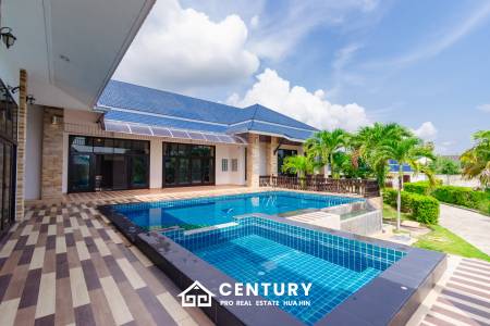 LARGE 6 BED HOUSE FOR SALE ON A 5 RAI PROPERTY WITH A FISHING POND