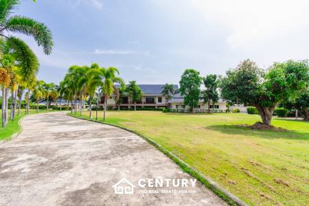 LARGE 6 BED HOUSE FOR SALE ON A 5 RAI PROPERTY WITH A FISHING POND