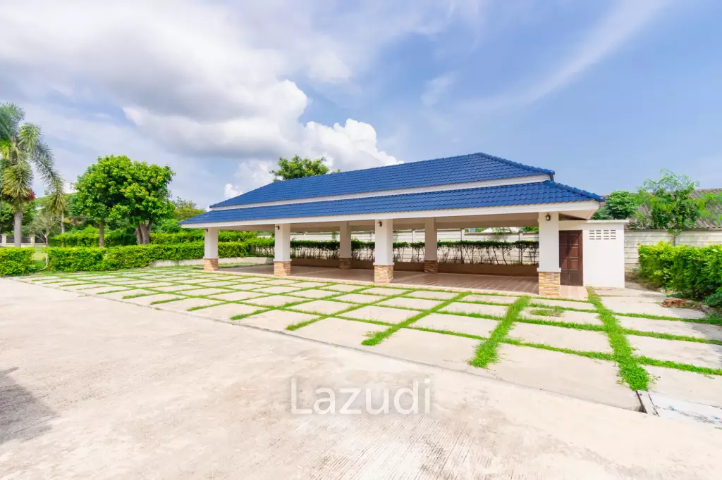 LARGE 6 BED HOUSE FOR SALE ON A 5 RAI PROPERTY WITH A FISHING POND