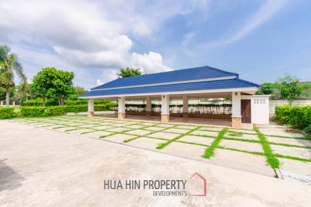 LARGE 6 BED HOUSE FOR SALE ON A 5 RAI PROPERTY WITH A FISHING POND