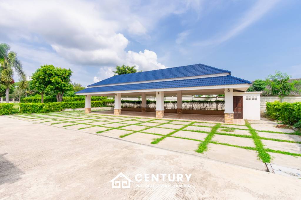 LARGE 6 BED HOUSE FOR SALE ON A 5 RAI PROPERTY WITH A FISHING POND