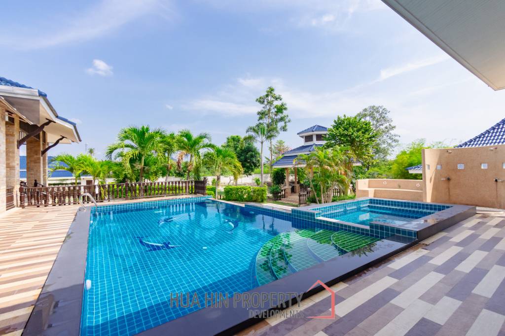 LARGE 6 BED HOUSE FOR SALE ON A 5 RAI PROPERTY WITH A FISHING POND