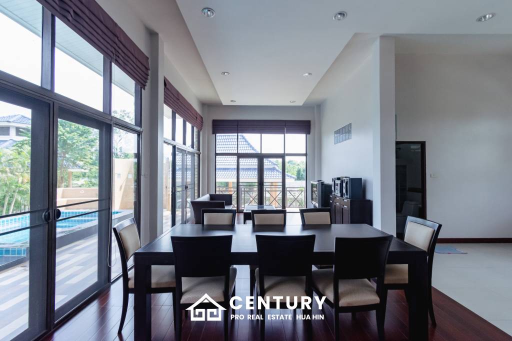 LARGE 6 BED HOUSE FOR SALE ON A 5 RAI PROPERTY WITH A FISHING POND