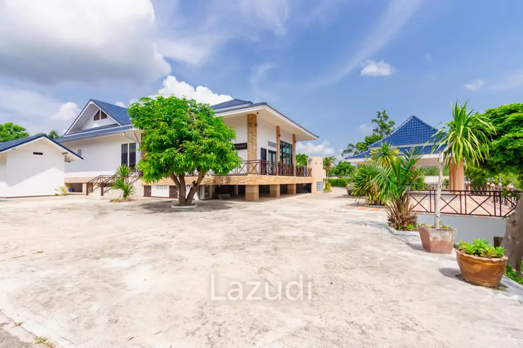 LARGE 6 BED HOUSE FOR SALE ON A 5 RAI PROPERTY WITH A FISHING POND