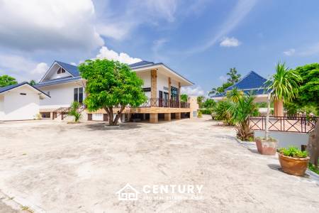 LARGE 6 BED HOUSE FOR SALE ON A 5 RAI PROPERTY WITH A FISHING POND