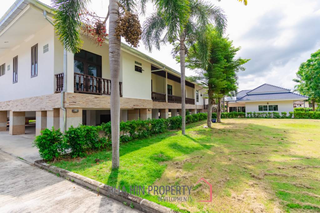 LARGE 6 BED HOUSE FOR SALE ON A 5 RAI PROPERTY WITH A FISHING POND