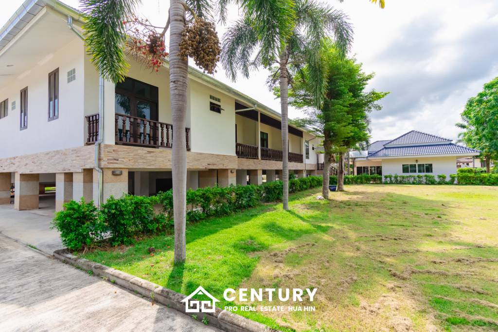 LARGE 6 BED HOUSE FOR SALE ON A 5 RAI PROPERTY WITH A FISHING POND