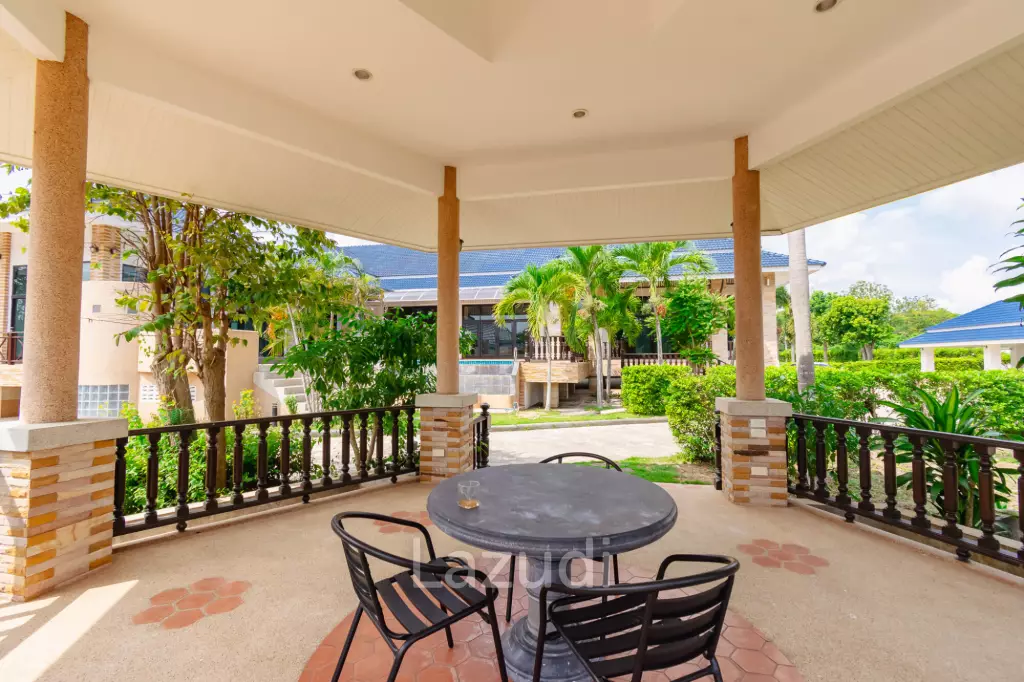 LARGE 6 BED HOUSE FOR SALE ON A 5 RAI PROPERTY WITH A FISHING POND