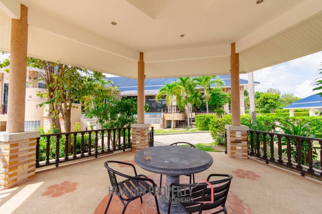 LARGE 6 BED HOUSE FOR SALE ON A 5 RAI PROPERTY WITH A FISHING POND